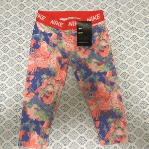 Nike capri